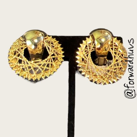 Vintage Gold-Tone Clip-On Earrings – Textured Starburst Design - Picture 11 of 13